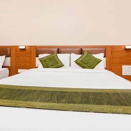 Hotel Volga Plaza Bombay Extérieur photo