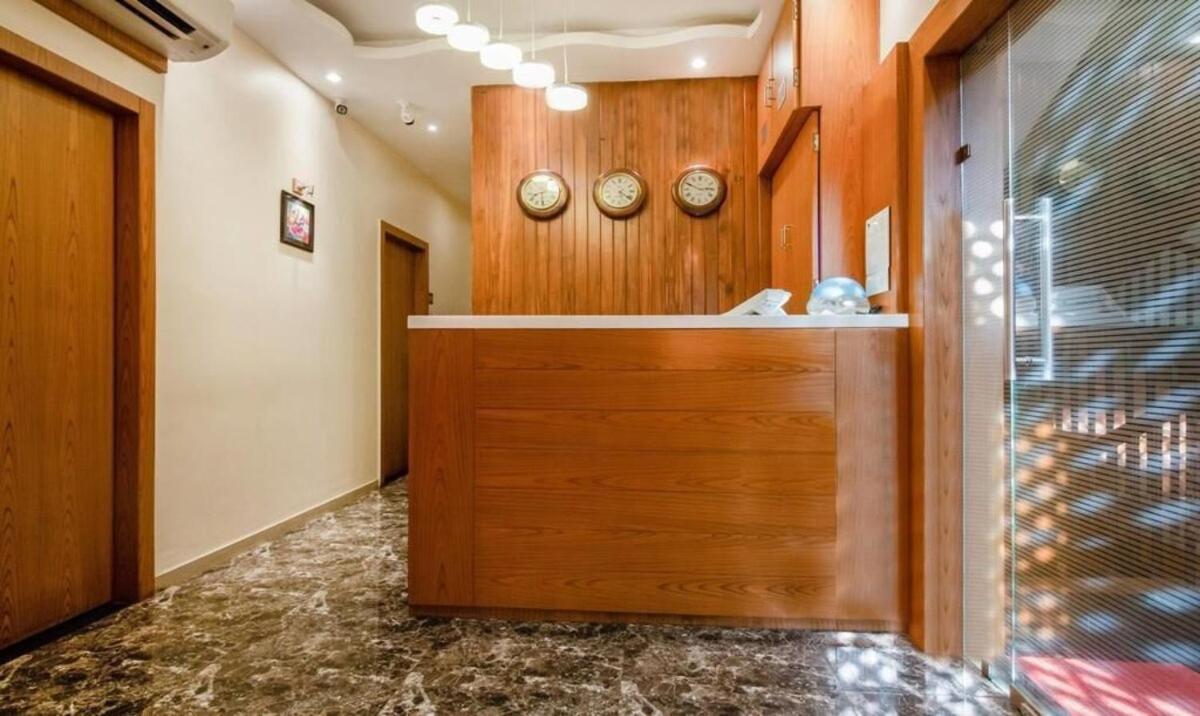 Hotel Volga Plaza Bombay Extérieur photo
