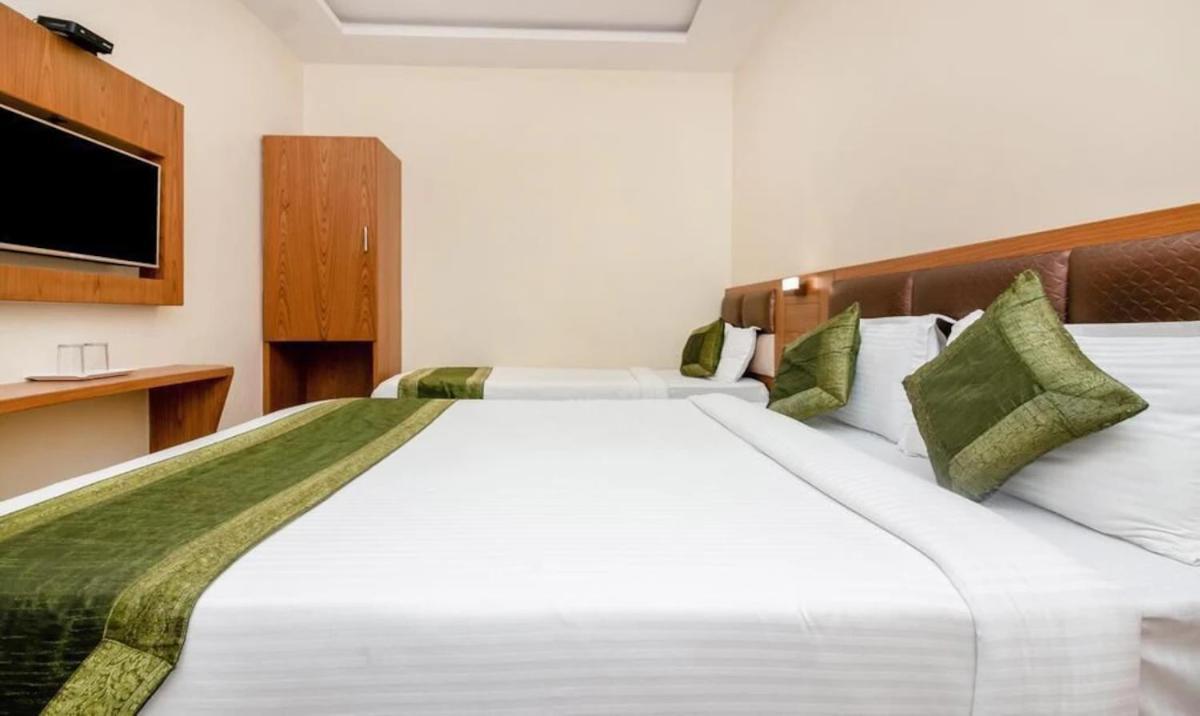 Hotel Volga Plaza Bombay Extérieur photo
