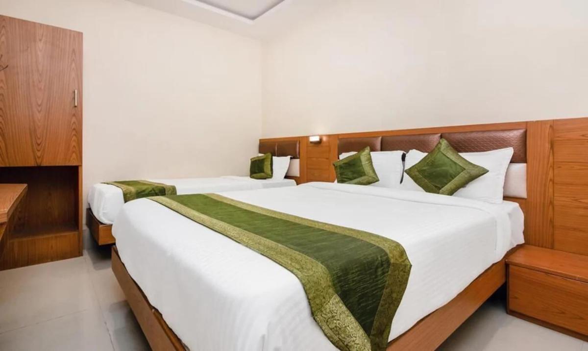 Hotel Volga Plaza Bombay Extérieur photo