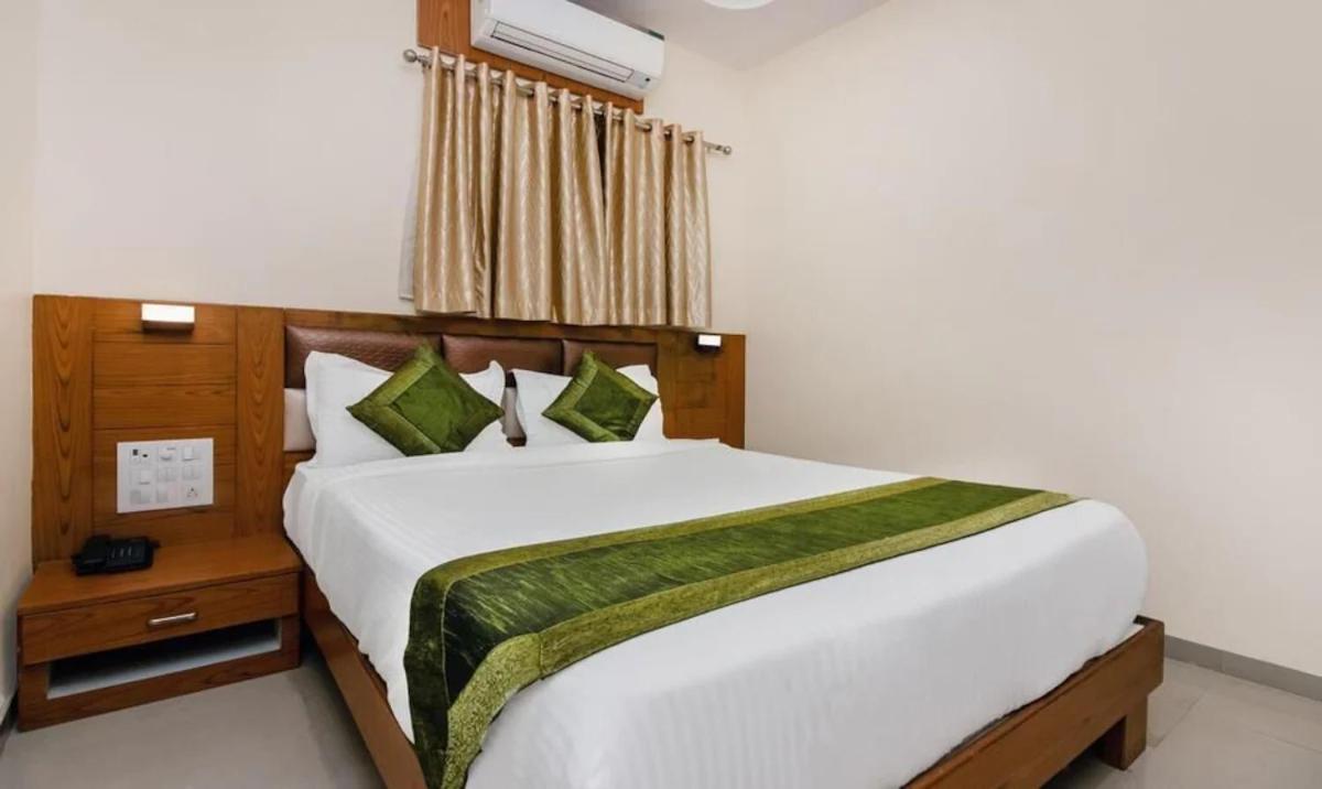 Hotel Volga Plaza Bombay Extérieur photo