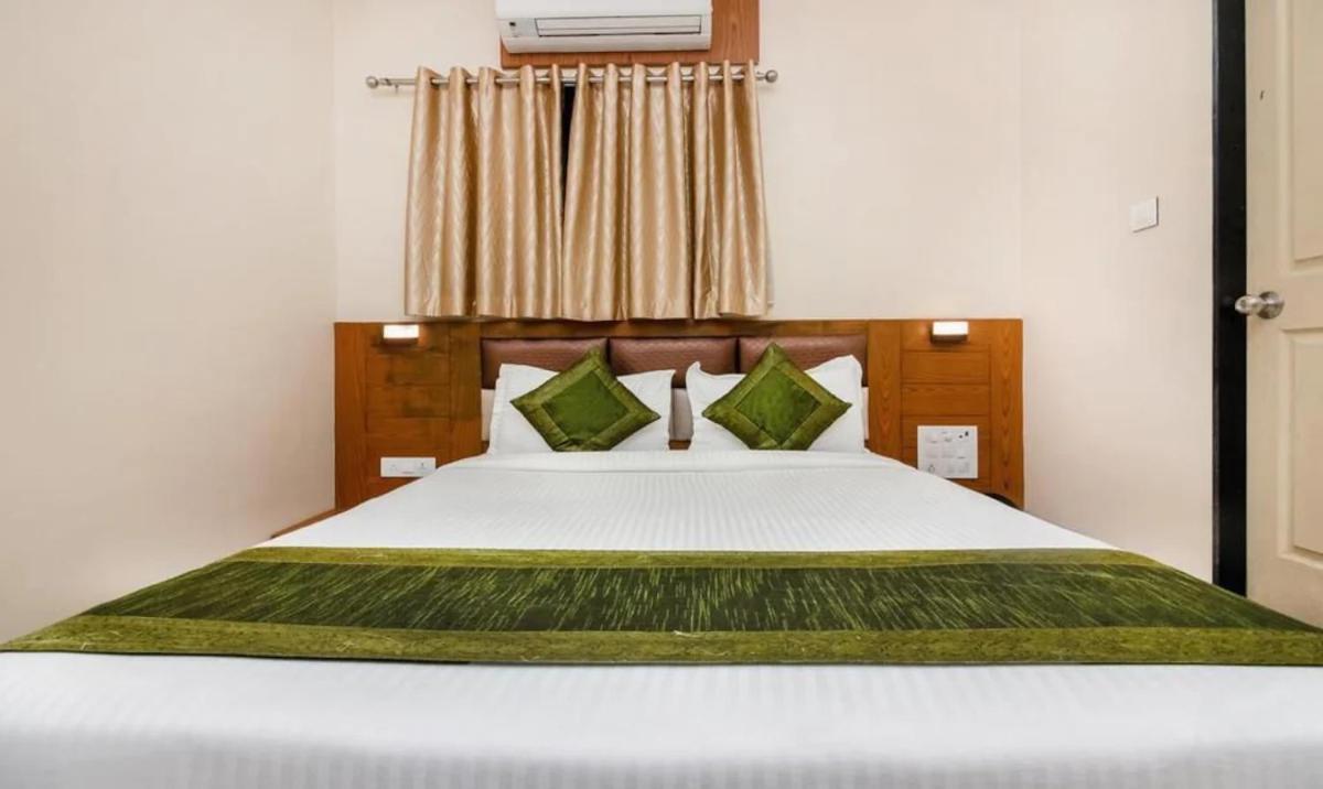 Hotel Volga Plaza Bombay Extérieur photo