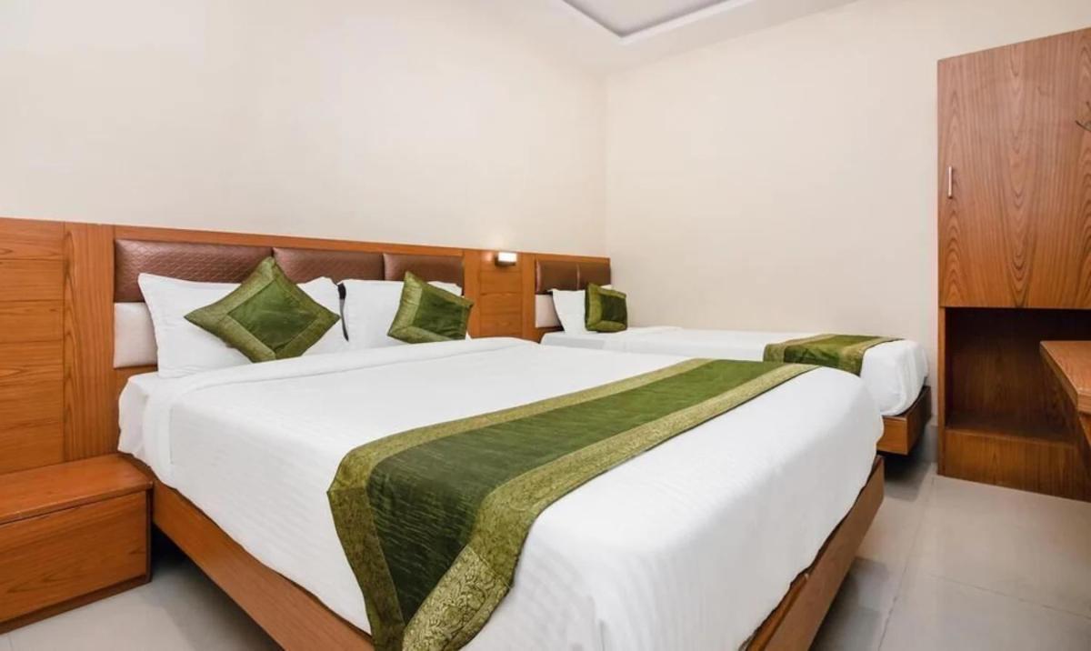 Hotel Volga Plaza Bombay Extérieur photo