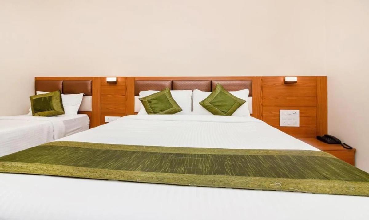 Hotel Volga Plaza Bombay Extérieur photo
