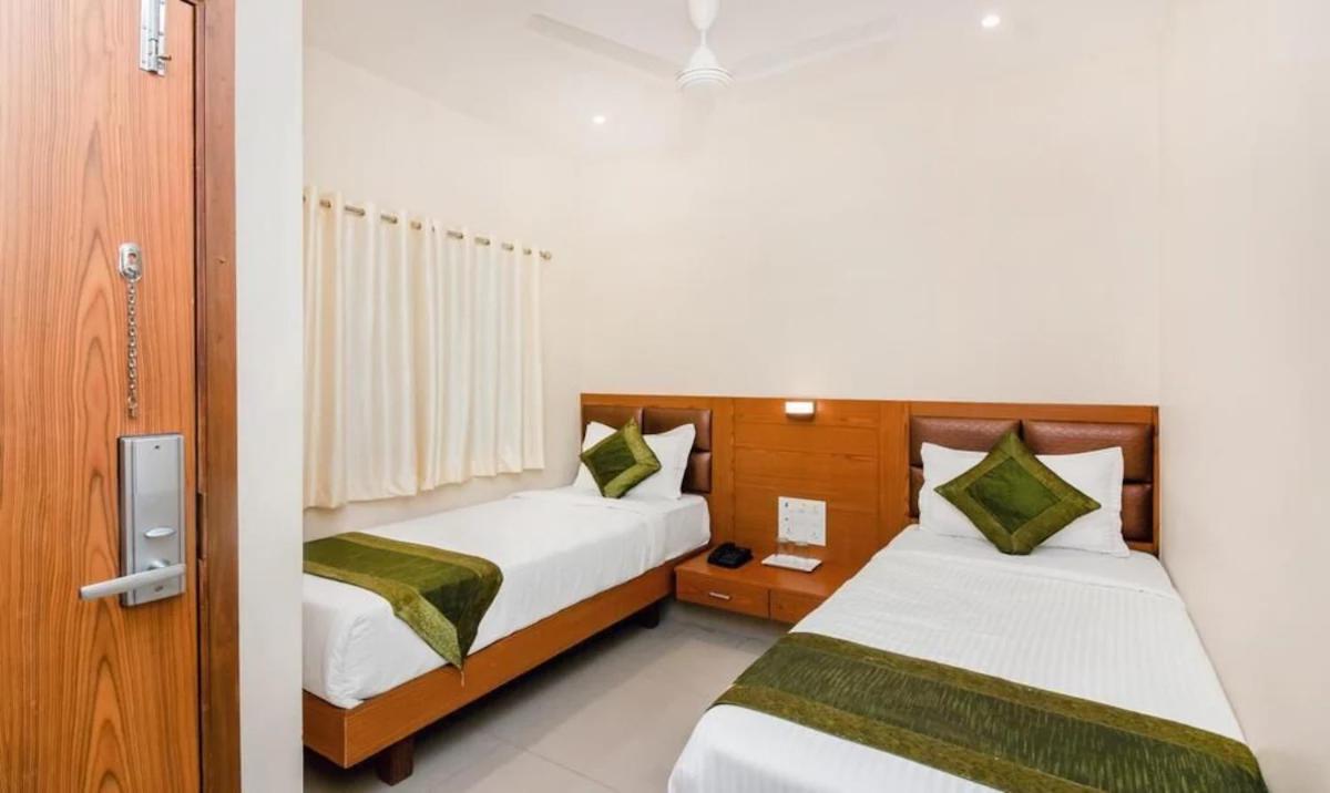 Hotel Volga Plaza Bombay Extérieur photo